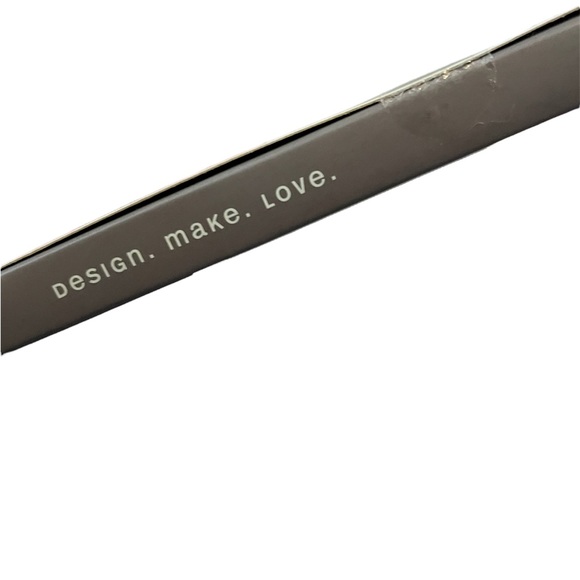 Craft Crush Winter Flower Embroidery Kit - Picture 5 of 5